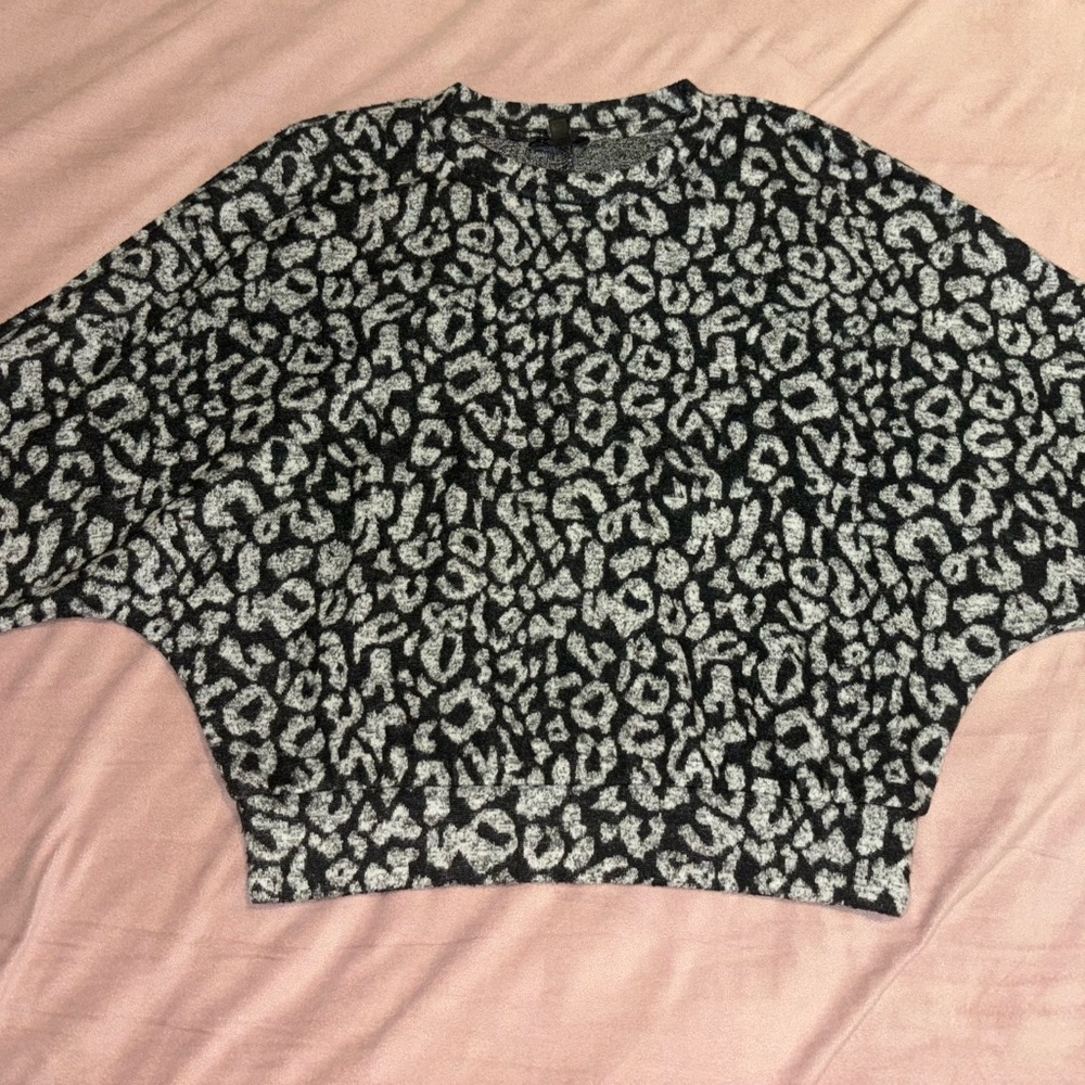 Chic Leopard Print Sweater